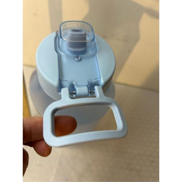 Ellos ultra clear 64 oz Jug Flip Tops bottle Finger Loop - Picture 4 of 6